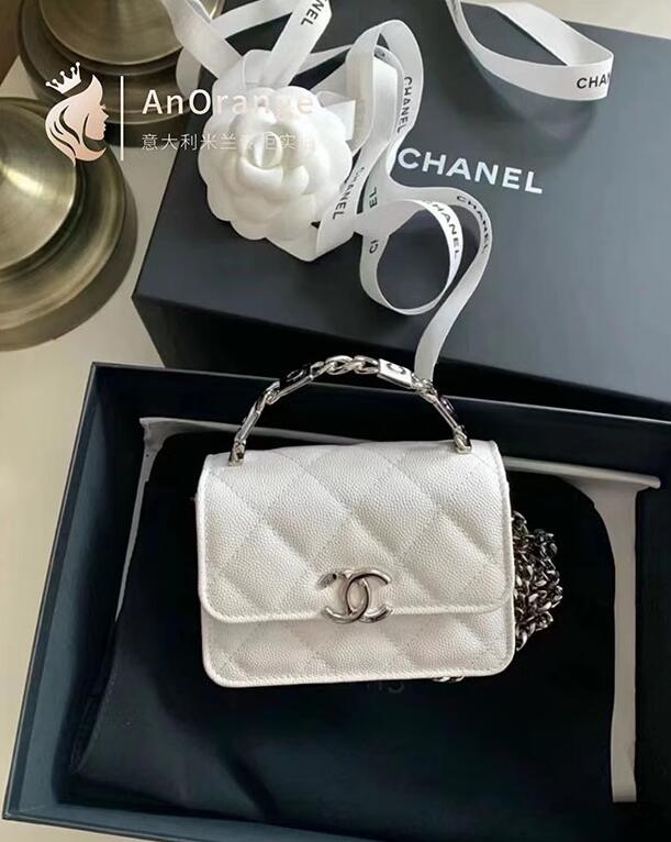 香奈儿（Chanel） 限量款女包银扣珐琅手柄羊皮手提白色价格大曝光 香奈儿包包为什么这么贵？